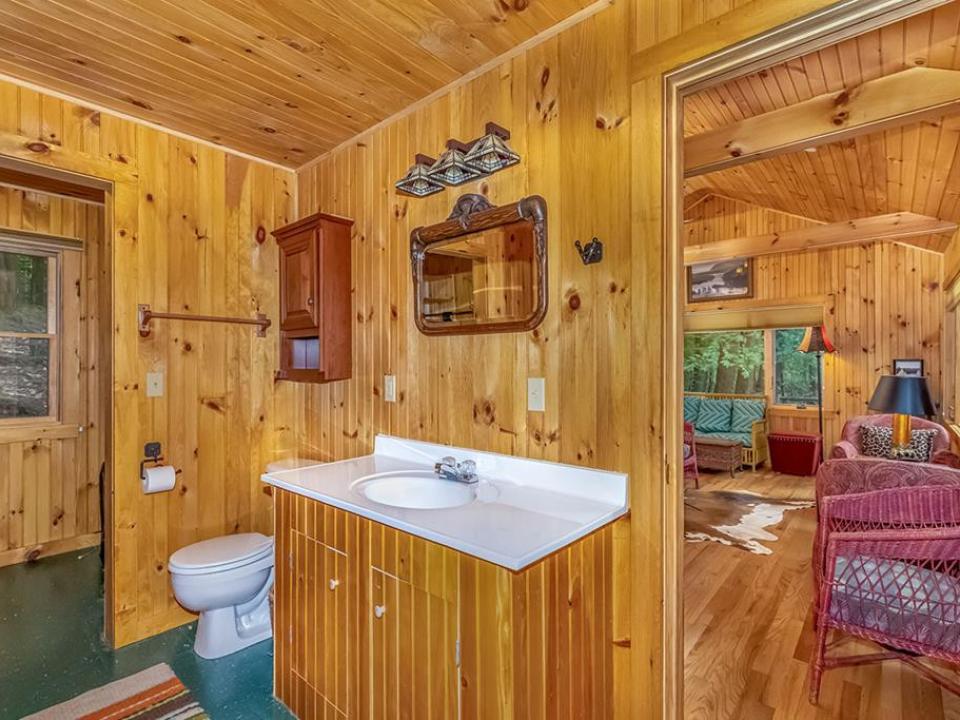 Guest Cabin Bath