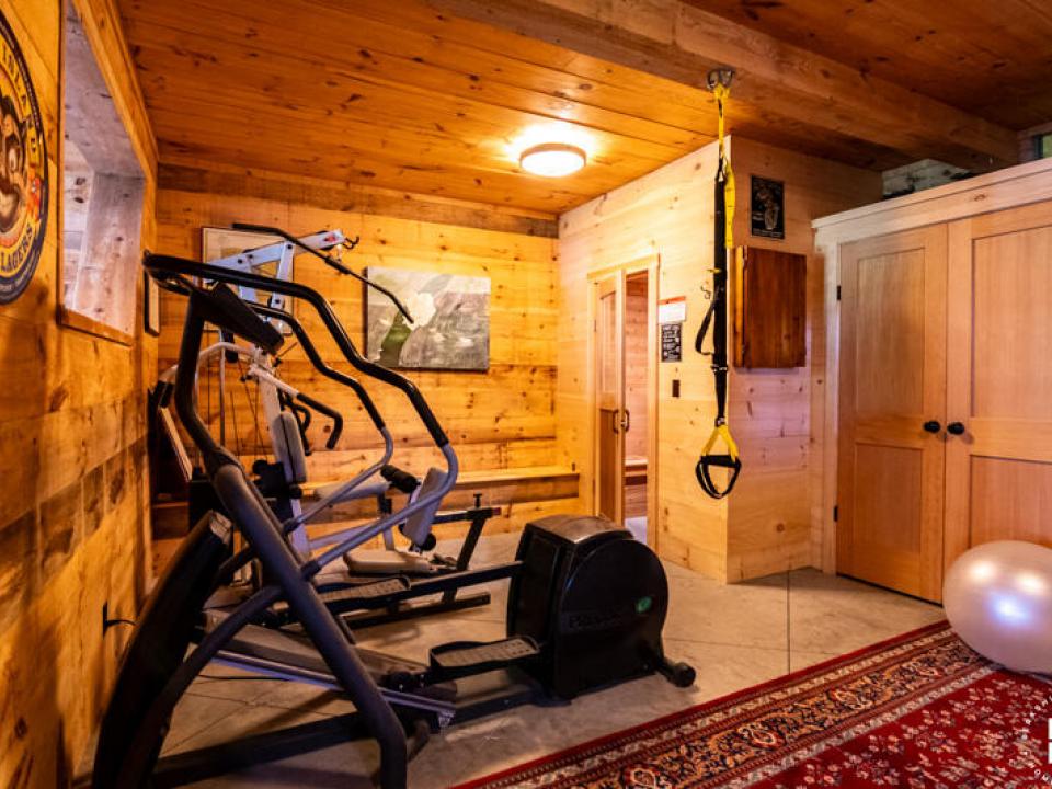 SpectacularFarmhouseInEssex_Barn_Gym_Sau