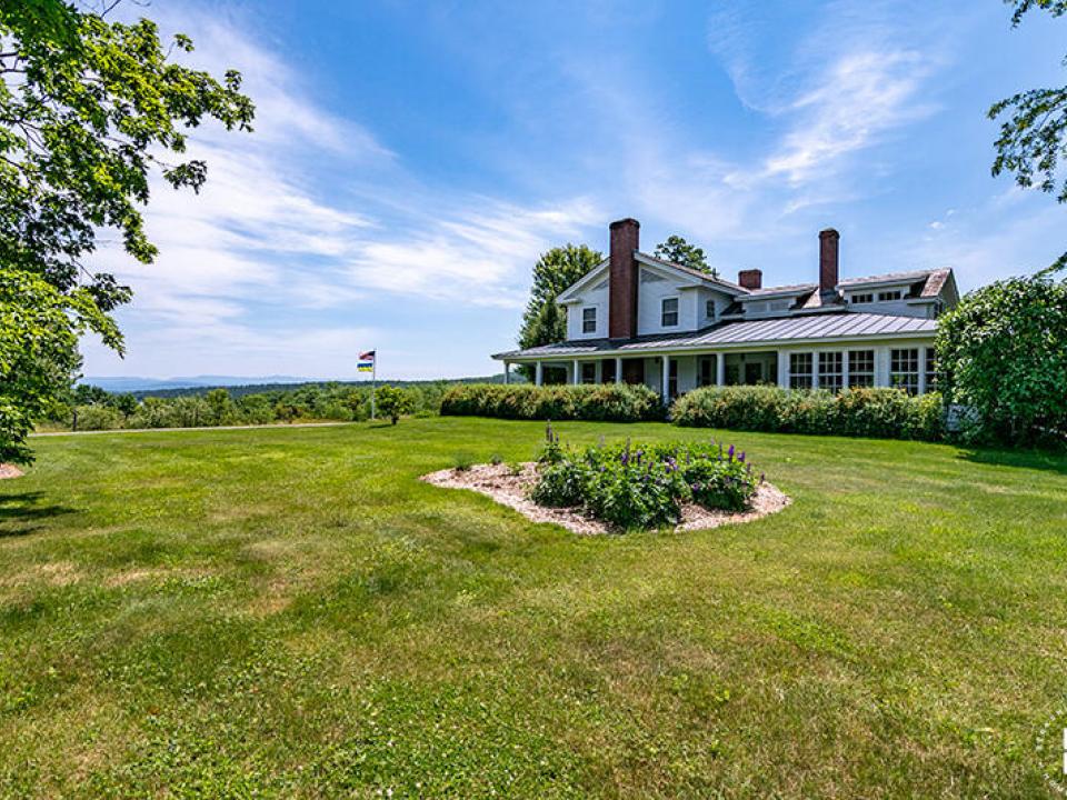 WillettFarmInEssex_Summer_Exterior_Side_