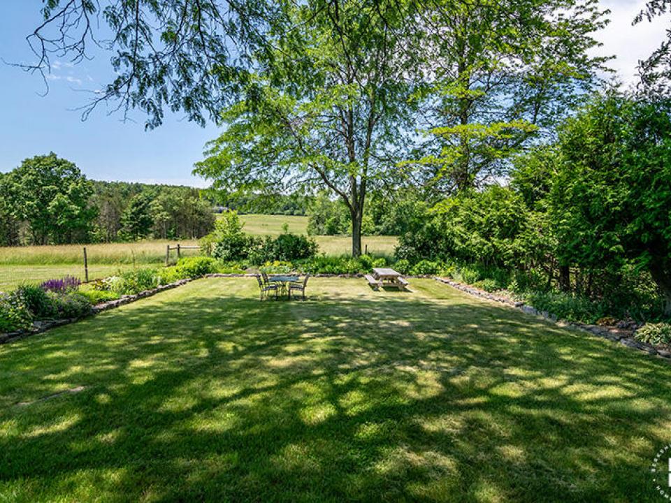 WillettFarmInEssex_Summer_Garden_Tables