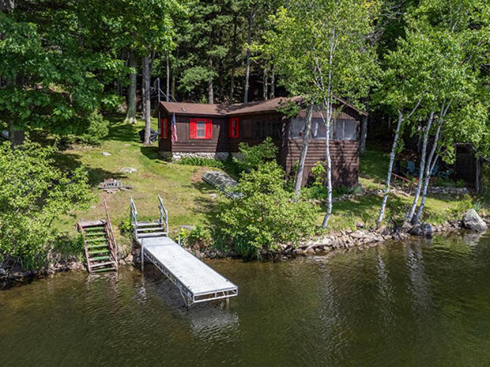 KeesevilleCabinsOnAugerLake_A_CabinNearL