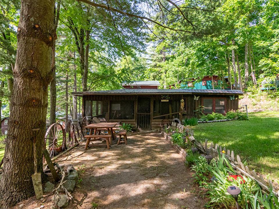 KeesevilleCabinsOnAugerLake_Cabin2_Patio