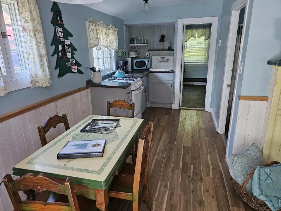 Northwood Cabins - #4 kitchenette