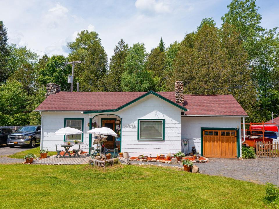 Northwood Cabins - aerial ext of main ho