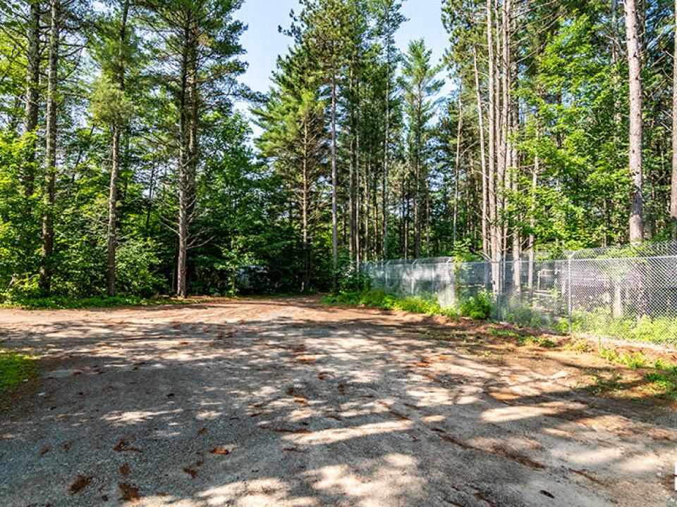 AdirondackWildlifePreserve_Roadway_Fenci