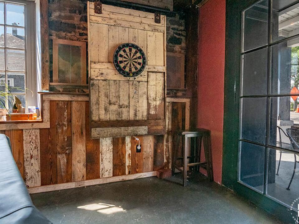 BarnDoorTavernInEssex_DartBoard