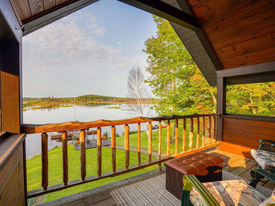 Kenniston - Lake Simond - screen porch u