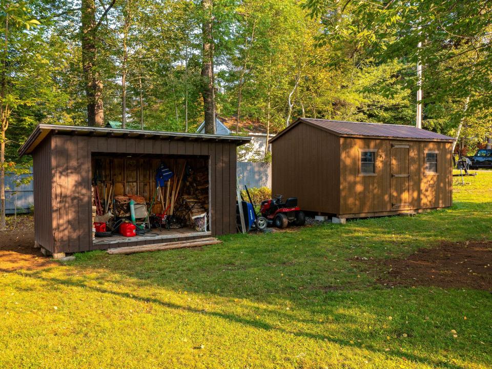 Kenniston - Lake Simond - sheds