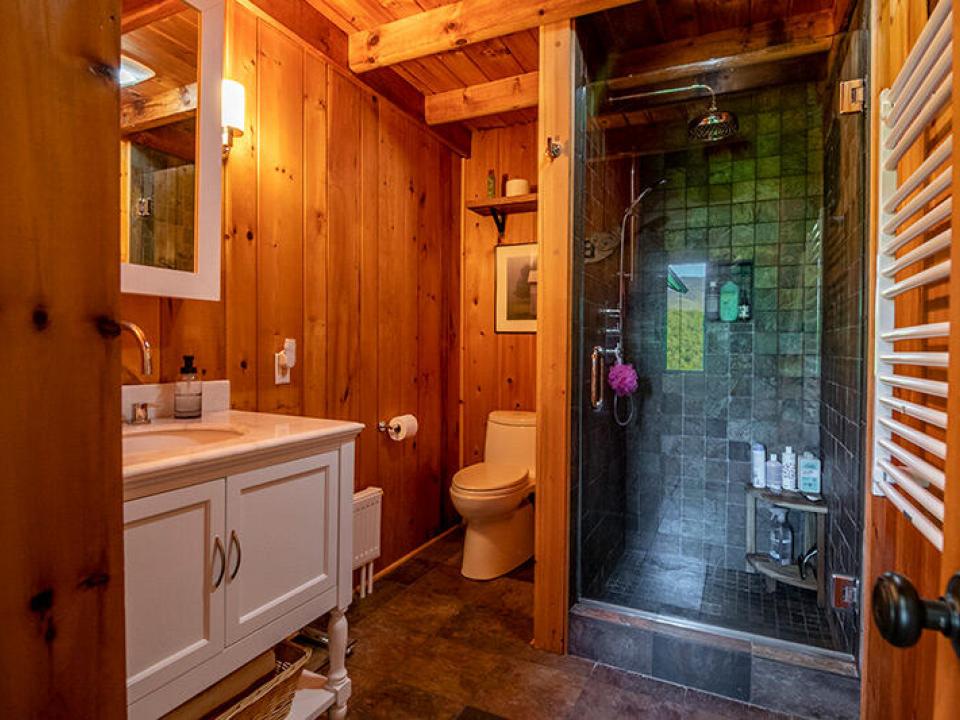 101AkerWood_Bathroom1