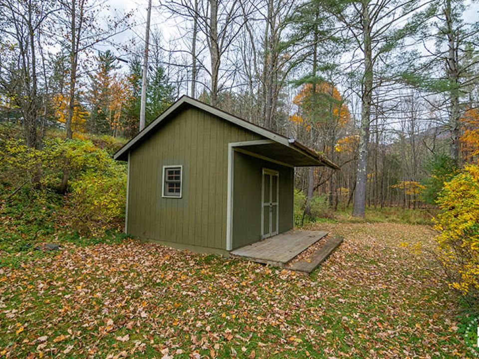 KeeneValleyHomeOnMasonYoung_Outbuilding