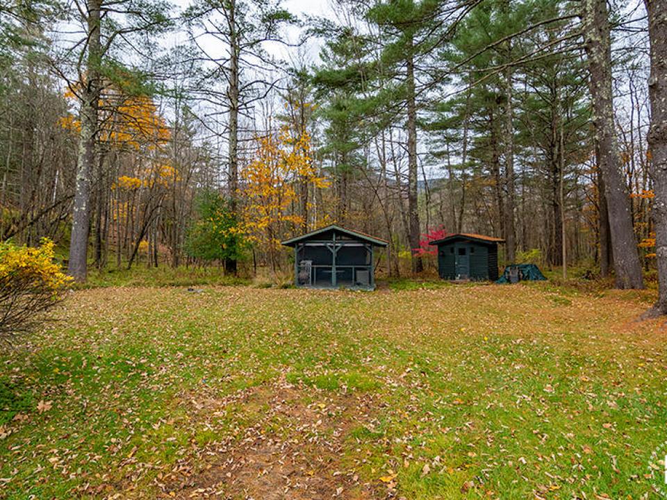 KeeneValleyHomeOnMasonYoung_Yard_Sheds