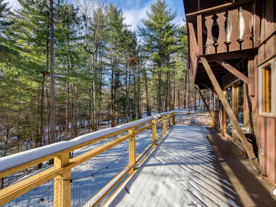 Deck w/new railing