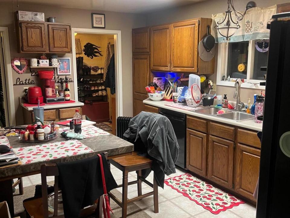 36 Halsey Ct kitchen