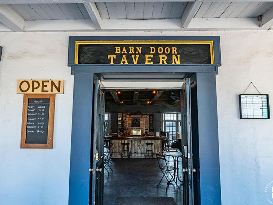 BarnDoorTavernInEssex_Entry