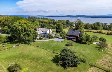 Farmhouse_Barn_Main